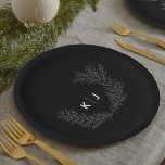 Assiettes En Carton Monogramme distinctif noir<br><div class="desc">Plaque en papier monogramme élégante et distinguée avec un noir gras derrière votre monogramme encadré de couronne.</div>