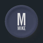 Assiettes En Carton Monogramme et nom personnalisés modernes<br><div class="desc">Design Monogram moderne avec monogramme blanc personnalisé et nom dans le style de police sans serif moderne en bleu marine arrière - plan.</div>