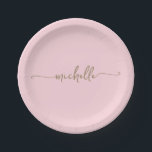 Assiettes En Carton Monogramme minimal élégant or écriture rose poudré<br><div class="desc">Assiettes en papier rose poudré personnalisées avec un monogramme élégant et moderne de style minimaliste féminin en or avec un nom de famille ou prénom. Caractérisées par un prénom en calligraphie (ou typographie) avec un enjolivement en queue de style font lettre manuscrite jolie en or sur fond de couleur rose...</div>