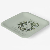 Assiettes En Carton Monogramme moderne Eucalyptus Mariage de couronne (Angulaire)