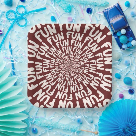 Assiettes En Carton Mot amusant répétant la crème spirale papier rouge (Fête)