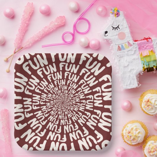 Assiettes En Carton Mot amusant répétant la crème spirale papier rouge (Fête)