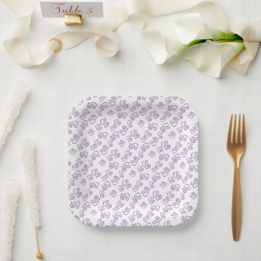 Assiettes En Carton Motif de coeur violet lié sur des serviettes blanc (Mariage)