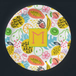 Assiettes En Carton Motif de fruits d'été monogramme<br><div class="desc">Votre première monogramme est présentée sur ces plaques en papier avec un motif de fruits moderne d'ananas,  poires,  oranges,  cerises,  papaye,  raisins,  kiwis et pêches. CORRESPONDANCE d'objets dans notre collection.</div>