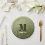 Assiettes En Carton Motif de maille géométrique vert clair de l'armée<br><div class="desc">Monogramme Personnalisez avec votre initiale et votre nom personnalisés. Militaire dégradé géométrique maillage motif triangles ombre. Triangle maillage géométrique avec dégradé vert foncé clair. militaire,  armée,  motif,  ombre,  maillage,  triangles,  géométrie,  dégradé,  cool,  triangle,  vert</div>