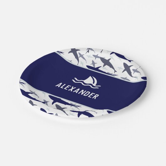 Assiettes En Carton Motif de requin bleu avec nom garçon fête d'annive (Angle)