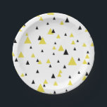 Assiettes En Carton Motif géométrique jaune et noir Personnalisé<br><div class="desc">Plaques en papier modernes et élégantes avec motif triangles noir et jaune. Ces assiettes en papier festif seront un parfait accent pour toute fête.</div>