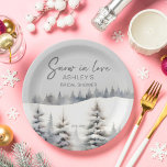 Assiettes En Carton Neige amoureuse douches nuptiales de la pinède d'h<br><div class="desc">Neige dans l'amour de la pinède d'hiver nuptiale douche nuptiale assiettes en papier modèle,  sauge pastel vert aquarelle pins invitation pour hiver thème nuptiale douche nuptiale plateaux de fête personnalisés.</div>