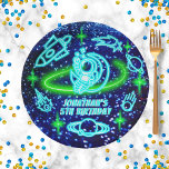 Assiettes En Carton Neon brillant bleu de l'espace extra-atmosphérique<br><div class="desc">Modèle d'anniversaire des garçons astronautes de l'espace extra-atmosphérique en bleu et vert brillant de néon.</div>