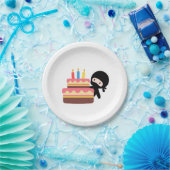 Assiettes En Carton Ninja minuscule derrière le gâteau d'anniversaire (Fête)