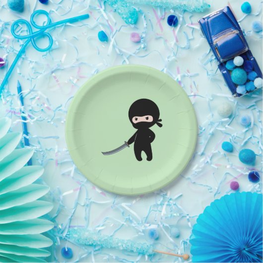 Assiettes En Carton Ninja minuscule en colère sur vert (Fête)