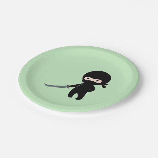 Assiettes En Carton Ninja minuscule en colère sur vert (Angle)