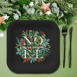 Assiettes En Carton NOEL Green Noël noir personnalisé<br><div class="desc">Le mot NOEL et votre nom parmi les feuilles d'hiver et les baies sur un arrière - plan noir (ou toute couleur),  ces assiettes carrés en papier sont élégantes pour toutes les occasions de Noël de vacances. CORRESPONDRE des articles dans notre magasin.</div>