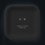 Assiettes En Carton Noir minimal et chic | MARIAGE<br><div class="desc">Ces élégantes plaques de mariage moderne ou de papier-douche nuptiale présentent un design simple en noir et blanc qui dégage un style minimaliste. Ajoutez vos initiales ou votre monogramme pour les rendre complètement vôtres.</div>