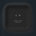 Assiettes En Carton Noir minimal et chic | MARIAGE<br><div class="desc">Ces élégantes plaques de mariage moderne ou de papier-douche nuptiale présentent un design simple en noir et blanc qui dégage un style minimaliste. Ajoutez vos initiales ou votre monogramme pour les rendre complètement vôtres.</div>