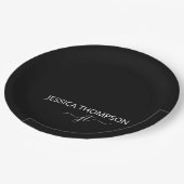 Assiettes En Carton Noir moderne Simple Script Girl Monogramme Nom  (Angle)