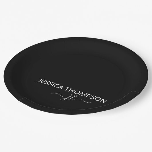 Assiettes En Carton Noir moderne Simple Script Girl Monogramme Nom  (Angle)