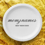 Assiettes En Carton Nom de la calligraphie personnalisée de la meilleu<br><div class="desc">Célébrez les mamans spéciales de votre vie avec notre design personnalisé Best Mom Ever Calligraphy Name, parfait pour la fête des mères, les anniversaires, ou toute occasion de montrer votre amour. Ce cadeau élégant et personnalisable est idéal pour toutes les mamans, qu’elles soient la meilleure maman au monde, maman-chien, maman-chat...</div>