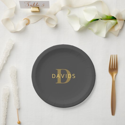 Assiettes En Carton Nom et monogramme élégant | Or et gris foncé (Mariage)
