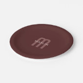 Assiettes En Carton Nom Monogramme d'apparence moderne | Rouge marron (Angle)