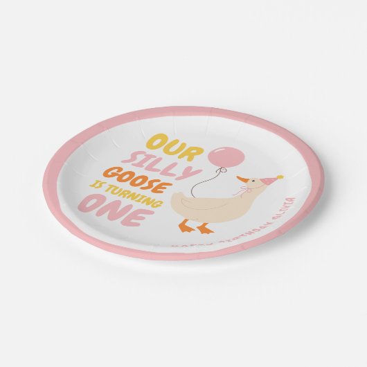 Assiettes En Carton Notre Oie Silencieuse Est En Train De Tourner Un | (Angle)
