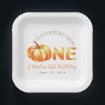 Assiettes En Carton Notre Petite Aquarelle Citrouille Première Fête d'<br><div class="desc">Pour un premier anniversaire d'automne avec le thème citrouille, Le mot ONE a un citrouille aquarelle au lieu de O et les autres lettres sont également peintes en orange et jaune aquarelle, comme le citrouille. Au-dessus, le message "Notre petit citrouille tourne" est écrit en texte voûté, en lettres de main...</div>