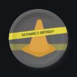 Assiettes En Carton Orange Cone Attention Construction Bande Anniversa<br><div class="desc">Plaques de fête d'anniversaire avec un design sur le thème de la construction avec illustrations d'un cône orange et ruban jaune de prudence. Personnalisez le texte. Des serviettes de toilette,  des invitations et bien d'autres encore sont disponibles à Jill's Paperie.</div>