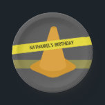 Assiettes En Carton Orange Cone Attention Construction Bande Anniversa<br><div class="desc">Plaques de fête d'anniversaire avec un design sur le thème de la construction avec illustrations d'un cône orange et ruban jaune de prudence. Personnalisez le texte. Des serviettes de toilette,  des invitations et bien d'autres encore sont disponibles à Jill's Paperie.</div>
