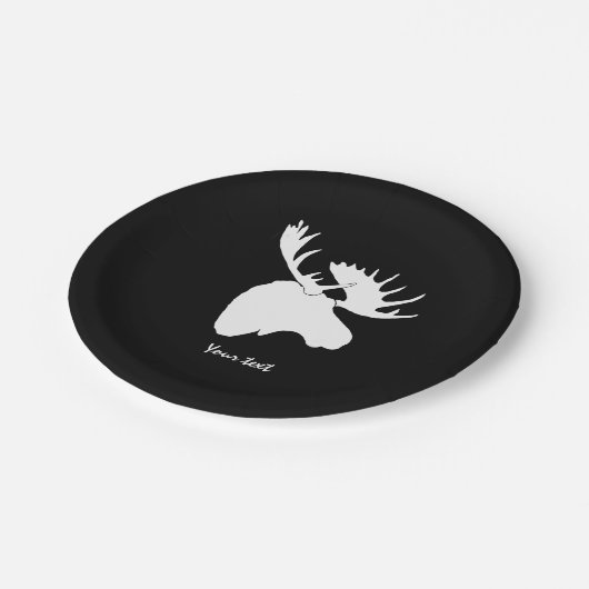 Assiettes En Carton orignal blanc contre arrière - plan noir (Angle)