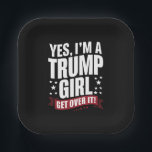 Assiettes En Carton Oui, je suis une fille de Trump qui s'en remet aux<br><div class="desc">Oui,  je suis une fille de Trump,  laissez-la tomber lors de l'élection de Trump 2024</div>