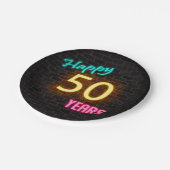 Assiettes En Carton Panneau Neon numéro 50 sur mur en brique (Angle)