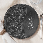 Assiettes En Carton Parties scintillant noire métallique personnalisée<br><div class="desc">Personnalisez facilement ce métal brossé noir et les plaques de papier à motif de parties scintillant glamour avec votre propre nom personnalisé.</div>