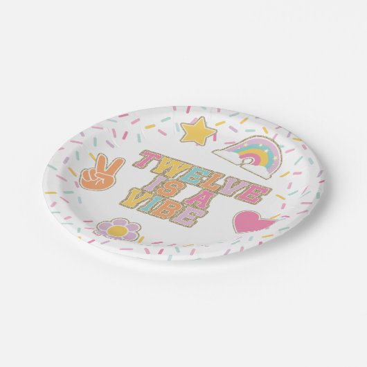Assiettes En Carton Patch Preppy Twelve est un Vibe 12e anniversaire (Angle)
