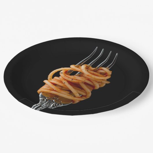 Assiettes En Carton Pâtes filées sur une fourchette, spaghetti de nour (Angle)