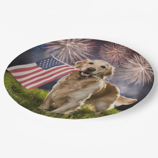 Assiettes En Carton Patriotique Golden Retriever avec feux d'artifice (Angle)