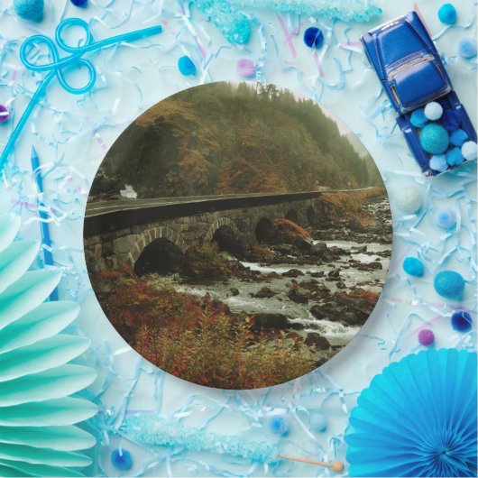 Assiettes En Carton Paysage forestier et fluvial d'automne (Fête)