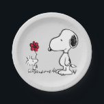 Assiettes En Carton Peanuts | Snoopy & Woodstock Red & Black<br><div class="desc">Set the perfect scene for your next celebration with these absolutely adorable Peanuts paper plates! Featuring the heartwarming classic illustration of Snoopy receiving a sweet,  bright red flower from his best pal,  Woodstock,  these plates are guaranteed to bring smiles to all your guests.</div>