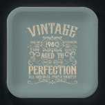 Assiettes En Carton Personnalisé vintage anniversaire whiskey étiquett<br><div class="desc">Vous pouvez ajouter un peu d'originalité à votre collection de placards avec ce design graphique d'anniversaire classique vintage avec des lettres de police de typographie impressionnantes. C'est une excellente idée cadeau pour les hommes, les femmes, les maris, les femmes, les petites amies et les petits amis qui vont adorer cette...</div>