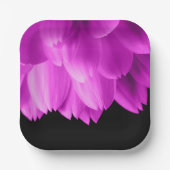 Assiettes En Carton Pétales de fleurs roses chaudes sur noir (Recto)