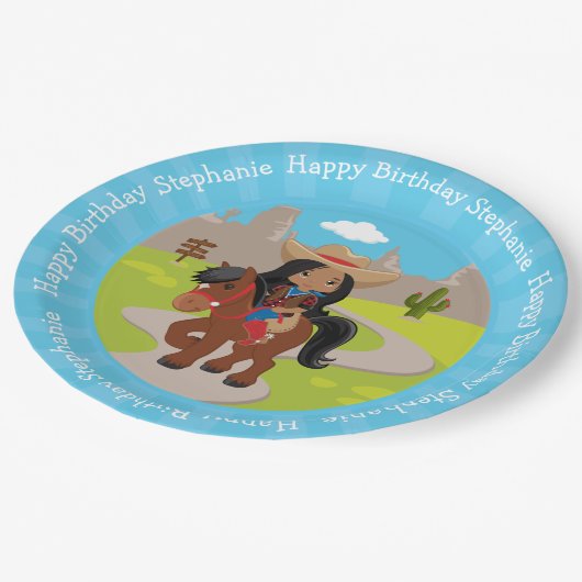 Assiettes En Carton Petite fille d'anniversaire multiculturelle person (Angle)