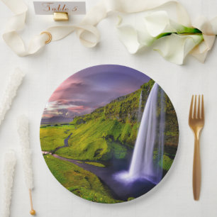 Assiettes En Carton Photo de cascade islandaise verte et naturelle