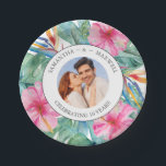 Assiettes En Carton Photo de l'anniversaire du Mariage tropical<br><div class="desc">Préparez votre 10e anniversaire de mariage, votre décor de table de mariage du 50e anniversaire, ou toute célébration marquant avec ces étonnantes assiettes tropicales ! Avec ses fleurs d'hibiscus roses, son oiseau de paradis orangé et ses luxuriants feuilles de palmiers tropicaux, ce décor de fête d'anniversaire apporte une ambiance élégante...</div>