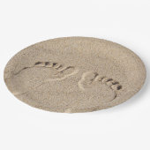 Assiettes En Carton Pieds Nus Dans Le Sable (Angle)