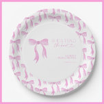 Assiettes En Carton Pink Bow Elle Tying The Knot Fête des mariées<br><div class="desc">Une table joliment dressée est plus qu’un simple décor, c’est un reflet de l’amour, de la célébration et des détails réfléchis qui rendent un moment inoubliable. Les plaques de douche nuptiale She’s Tying The Knot apportent une élégance sans effort à l’occasion, transformant même le rassemblement le plus simple en une...</div>