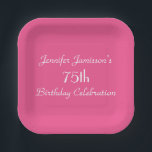 Assiettes En Carton Pink Minimalist Name 75th Birthday Party Carré<br><div class="desc">Un solide arrière - plan rose chaud décore cette plaque de papier unique et amusante fête. Bien que la valeur par défaut indique "75e anniversaire", vous pouvez facilement modifier le texte pour le nom, le nombre d'années et l'événement. Choisissez rond ou carré. Très féminine et féminine ! Des serviettes en...</div>