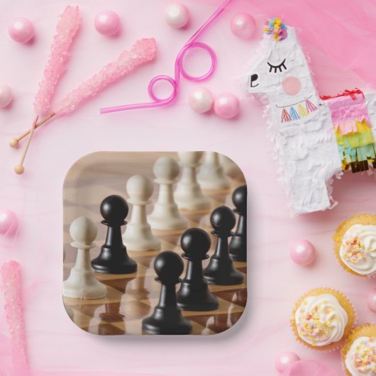 Assiettes En Carton Pions sur le tableau d'échecs (Fête)