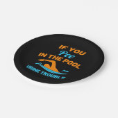 Assiettes En Carton Pipe De Bain Dans La Piscine (Angle)