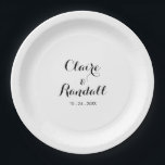 Assiettes En Carton Plaque de papier Mariage minimaliste noir et blanc<br><div class="desc">Cette plaque minimaliste en papier mariage noir et blanc est parfaite pour une réception de mariage rustique. Le design comporte une belle police noire dans un arrière - plan blanc blanc pour agrémenter votre événement.</div>