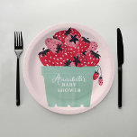 Assiettes En Carton Plaques de papier Baby shower Berry Sweet<br><div class="desc">Ce design sucré de baies comprend un panier de fraises aquarelles fraîchement cueillies dans un panier de baies. Modifiez facilement la couleur arrière - plan ! Voir la collection entière pour plus d'articles correspondants !</div>