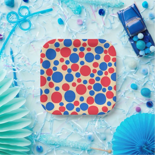 Assiettes En Carton Points Rouge Et Bleu Sur Tan (Fête)